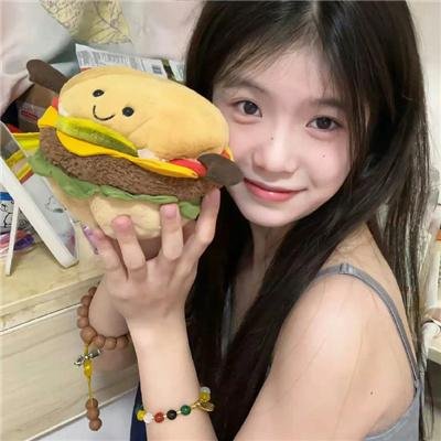 闪婚豪门，大佬竟是我自己